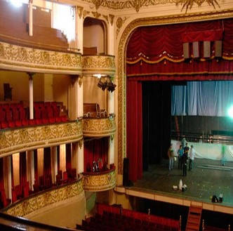 Resumen de Las Tres Viudas teatro